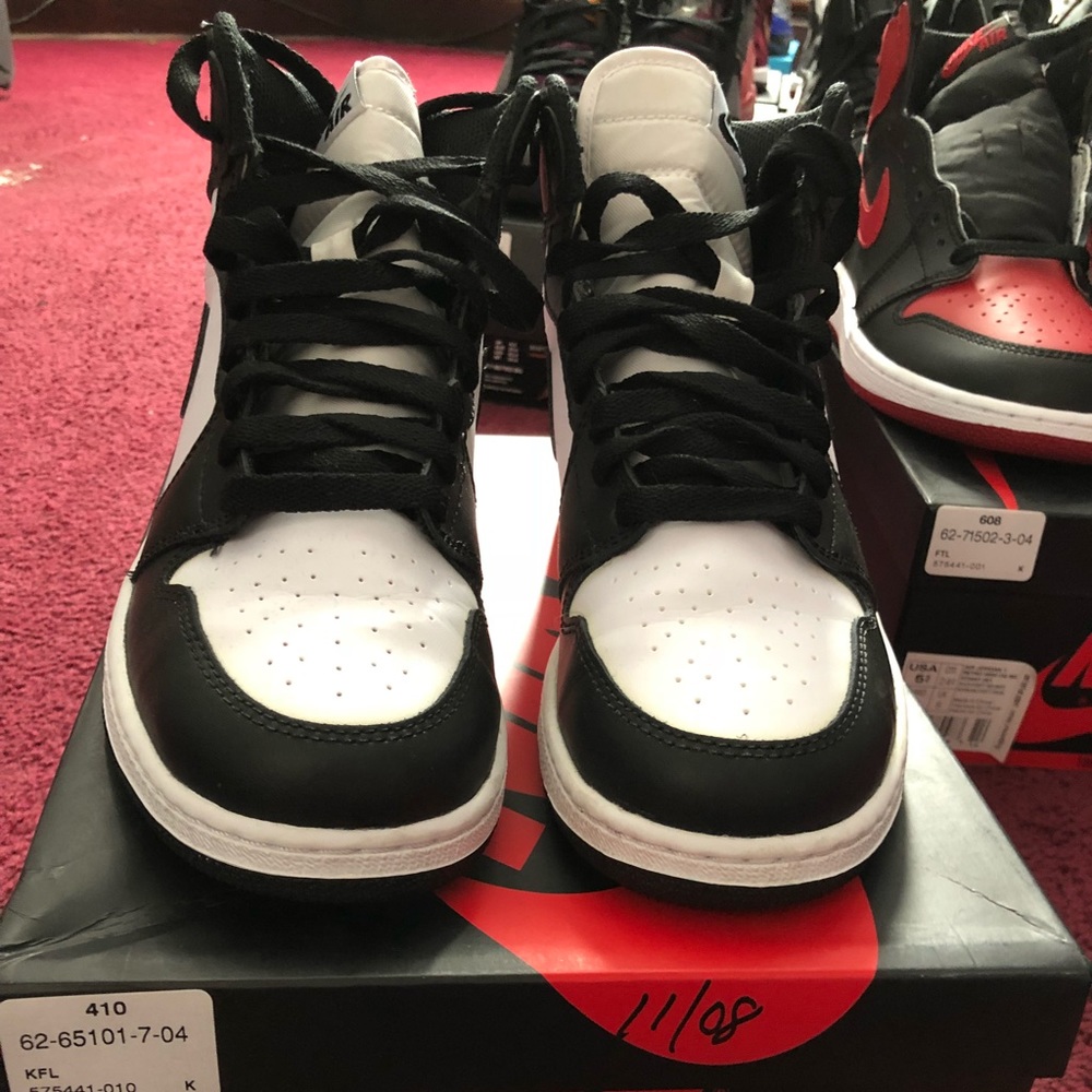 Retro 1 black white